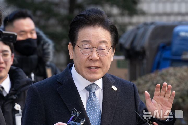 <b>이재명</b>, '공직선거법 위반' 2심 재판부에 <b>위헌법률심판</b> 제청 신청