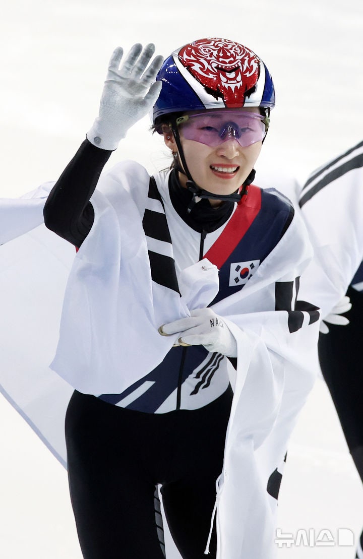 최민정, <b>쇼트트랙</b> 여자 <b>1000m</b> 金 '3관왕'…김길리銀[하얼빈AG]