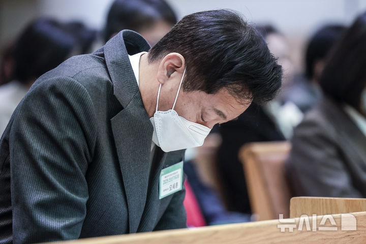 <b>오세훈</b>, <b>신년기도회</b>서 "나라 어지럽지만 안정 위해 교회와 협력"