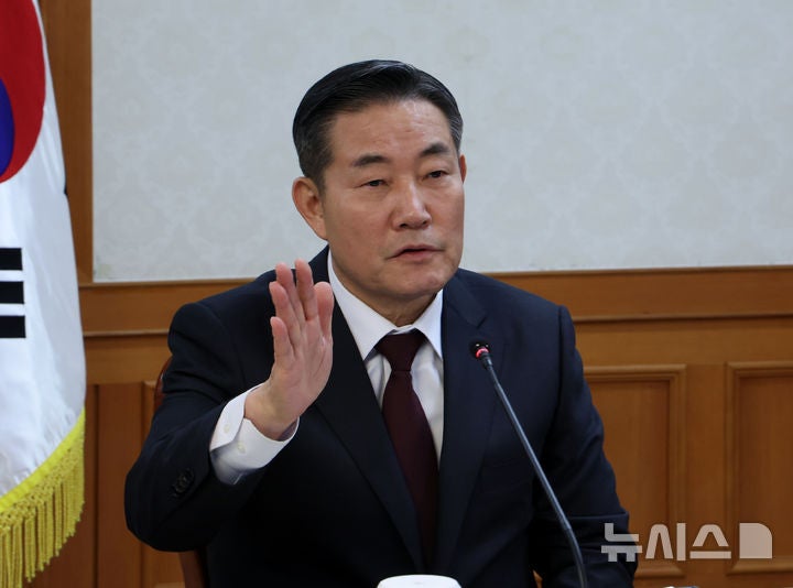 <b>신원식</b>, 日국가<b>안보</b>국장과 첫 화상<b>협의</b>…"<b>한일</b> 공조 지속 재확인"