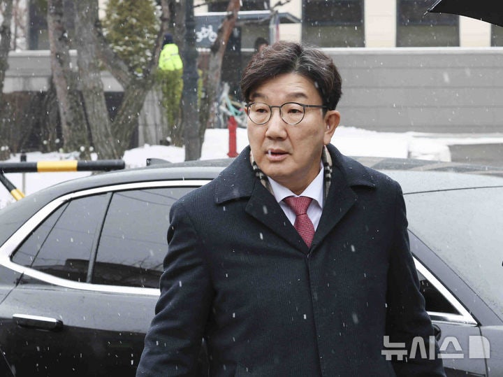 <b>헌재</b> 찾은 <b>권성동</b> "각종 심판사건 편파적이고 불공정하게 진행 돼" [뉴시...