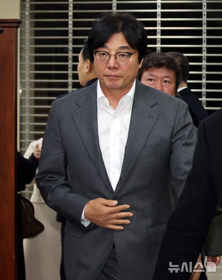 고 <b>김하늘</b> 양 빈소 찾은 <b>황선홍</b> 대전 하나 시티즌 <b>감독</b>
