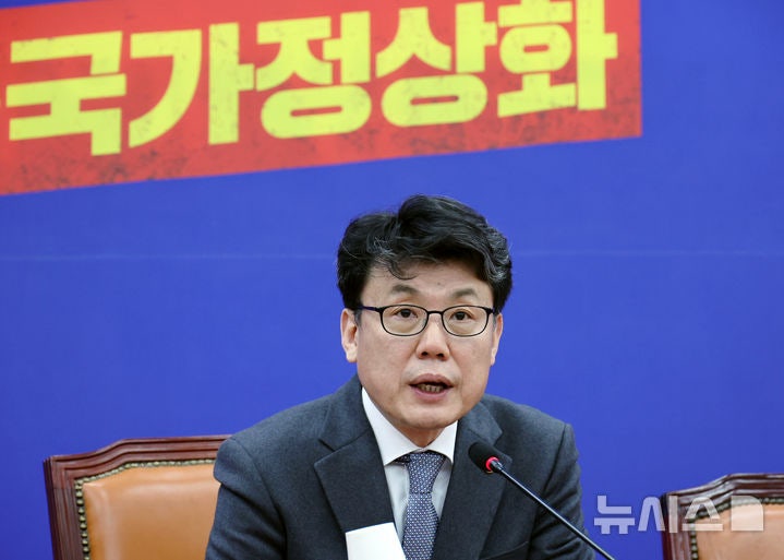 진성준 "<b>국회</b> <b>정년연장</b><b>특위</b> 설치하자…당 TF로 논의 뒷받침"