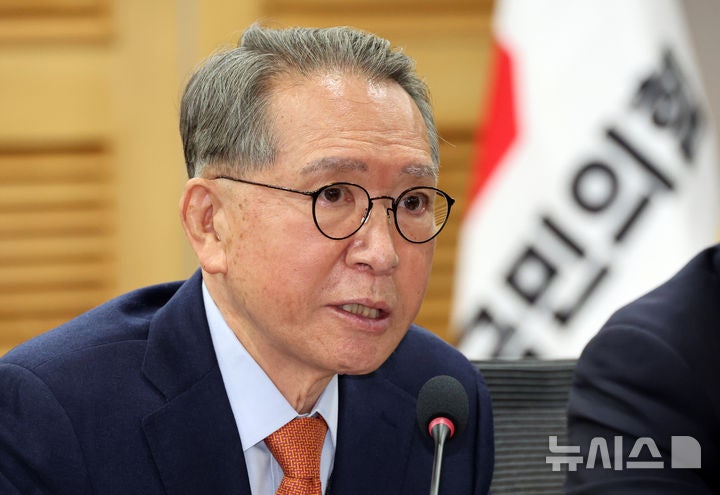 발언하는 <b>김형오 전 국회의장</b>