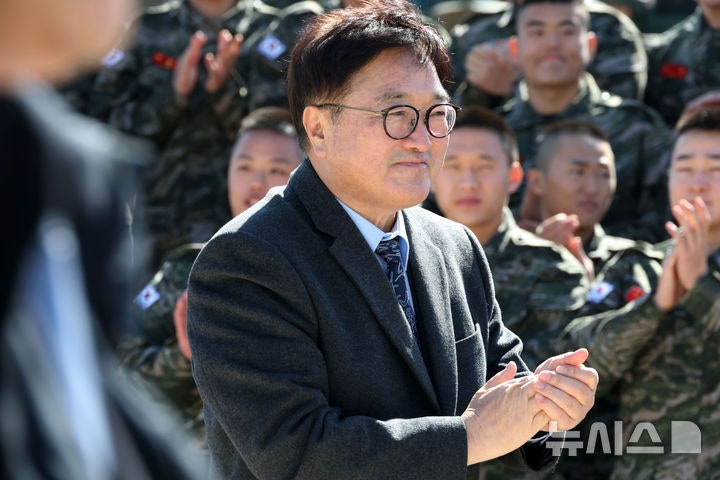 <b>우원식 국회의장</b>, 해병대 1사단 방문해 故 <b>채수근 상병</b> 추모 [뉴시스Pic...