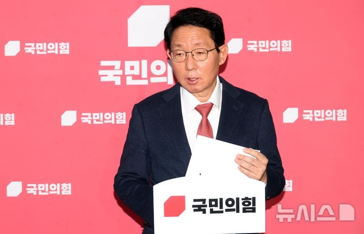 與 "<b>연금</b>개혁안 합의 처리한 후에 추경 논의할 것"