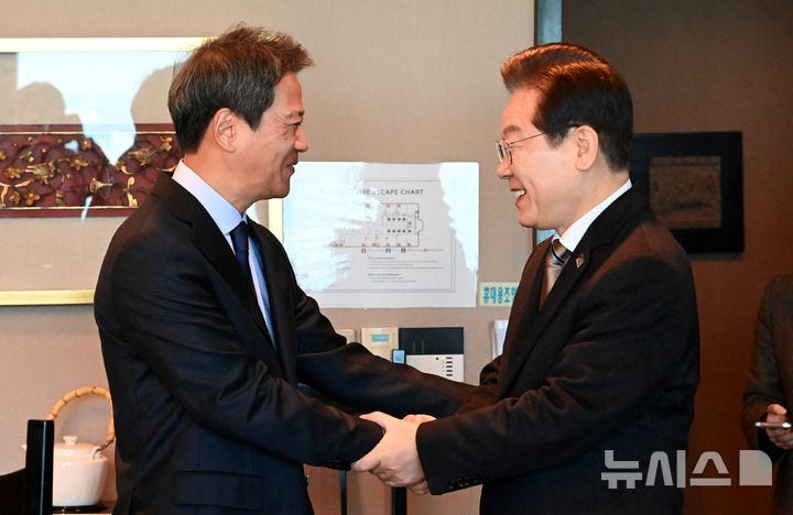 <b>이재명</b> "정당은 다양성 보장돼야"…<b>임종석</b> "<b>연합정치</b> 필요"