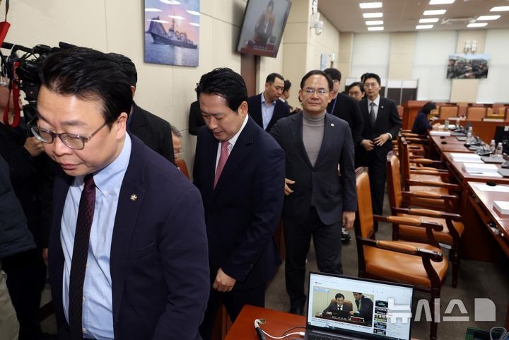 <b>내란국조특위</b> '동행명령 거부' 윤석열·김용현 등 <b>고발</b> 의결