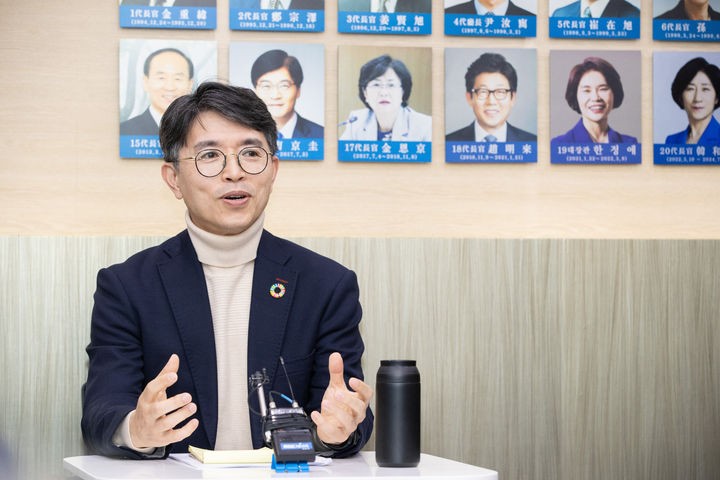 [Sejong = Newsis]上個月25日，環境部長Kim Wan -Seop將在政府綜合大樓Sejong舉行新聞發布會。（照片=環境部）。*轉售和DB禁令