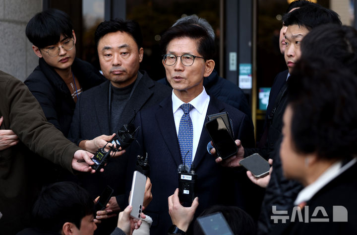 [daegu = newsis]Lee Mu -Yeol Reporter = Kim Moon -Soo -Soo，僱用和勞動部長，在2月28日在Dalseo -Gu的Palgong Hall舉行的65週年紀念日之後，正在回答記者的問題。2025.02.28。l