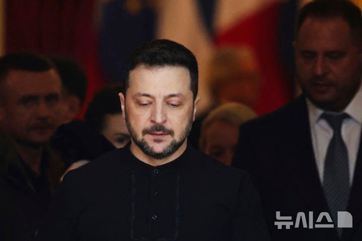 [倫敦= AP/新聞]Bolodimir Zelski Ukraine總統將於第二（當地時間）在英國倫敦舉行的歐洲峰會。唐納德·特朗普（Donald Trump）總統在沒有戰爭結束的情況下完成了會談，他與美國在一起。