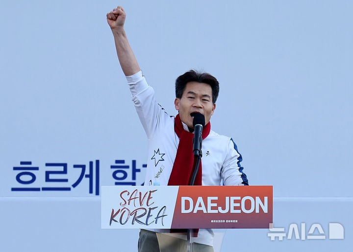 <b>전한길</b> "<b>한동훈</b> 옹호는 오해…野 가지 않아 다행이란 뜻"