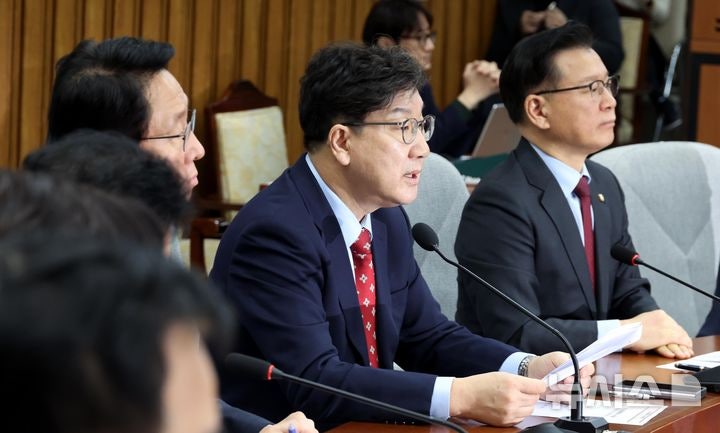 <b>권성동</b> "헌재, 눈치 보지 말고 <b>한덕수</b>·<b>최재해 탄핵</b> 각하해야"