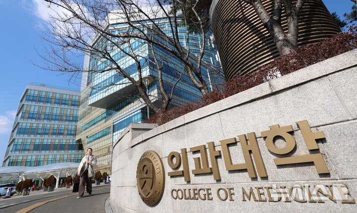 <b>의대 정원</b>, 내년엔 원상복귀 '급물살'…의협, 협상 나설까