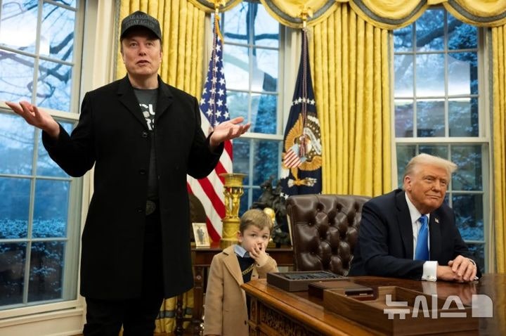 <b>트럼프</b>, DOGE 해고 칼날에 신중 주문…"도끼보다 메스"