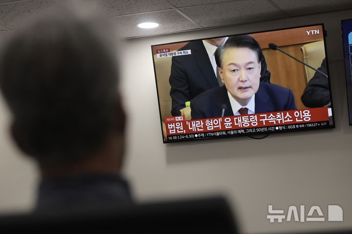 서울구치소·<b>대통령</b> 관저에 경찰 배치…'尹 <b>구속취소</b>' 여파