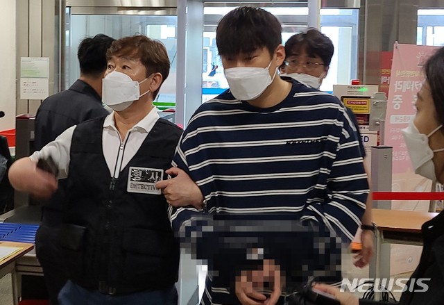 '에이스의 몰락'…빚 안갚은 전 삼성 투수 <b>윤성환</b>, <b>징역</b>형