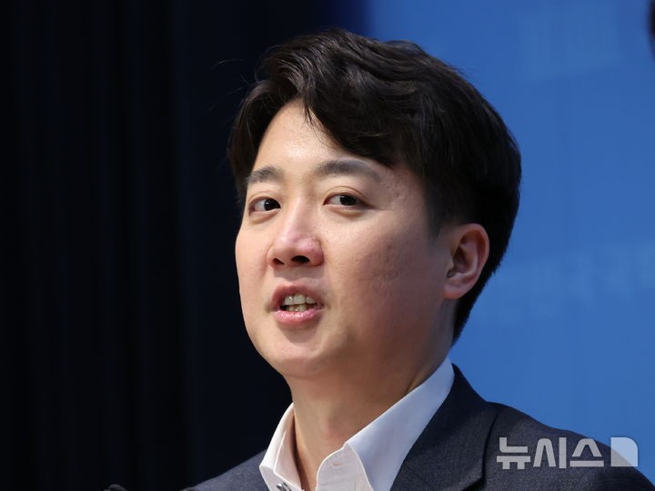 <b>이준석</b>, '<b>공수처 폐지법</b>' 발의…"무능·과욕 만천하 드러나"