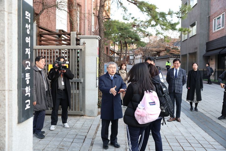 서울<b>교육감</b>, <b>탄핵</b>심판 선고 앞두고 통학로 점검
