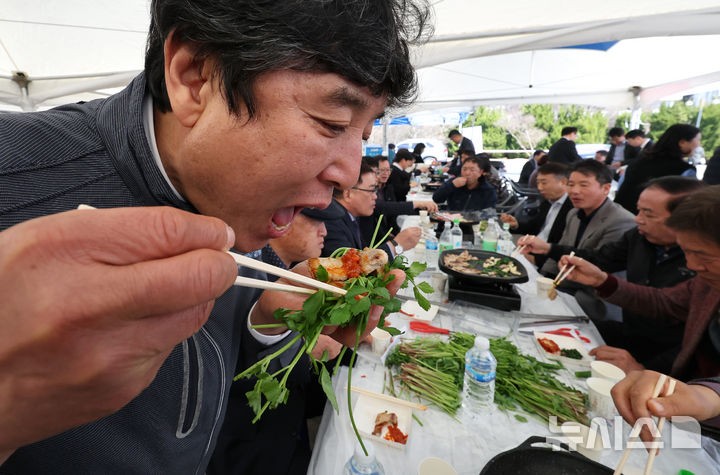 봄에는 <b>미나리</b>와 삼겹살이 꿀조합