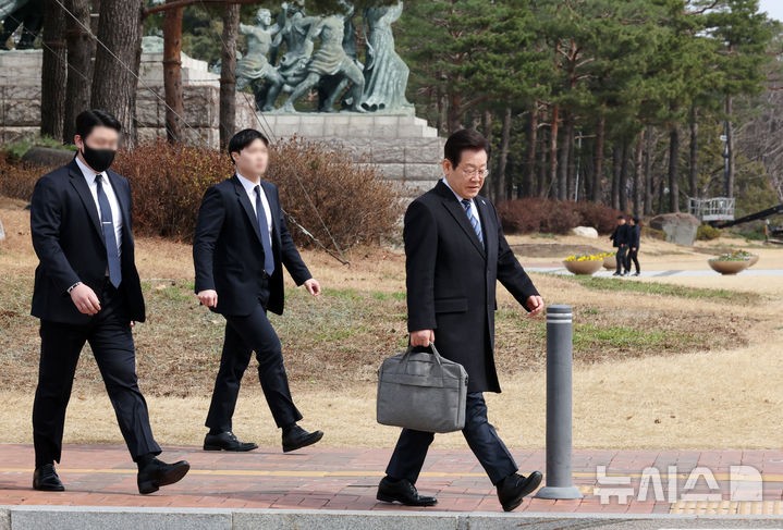 <b>이재명</b>, 헌재에 "<b>尹</b> 선고 지연 이해 안 돼…신속 파면 요청"