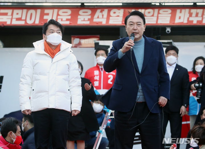 <b>안철수</b> "尹과 <b>단일화</b> '무한책임' 느껴…범죄혐의자 보단 초보가 낫겠다...