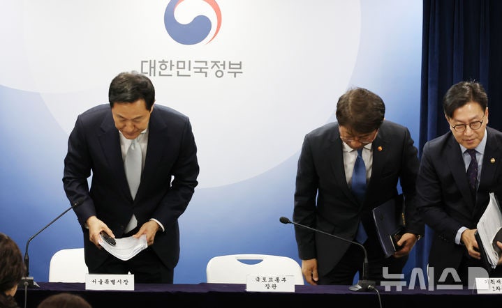 <b>오세훈</b> "토허제 해제 후 부동산 변동성 커져…시민께 송구"