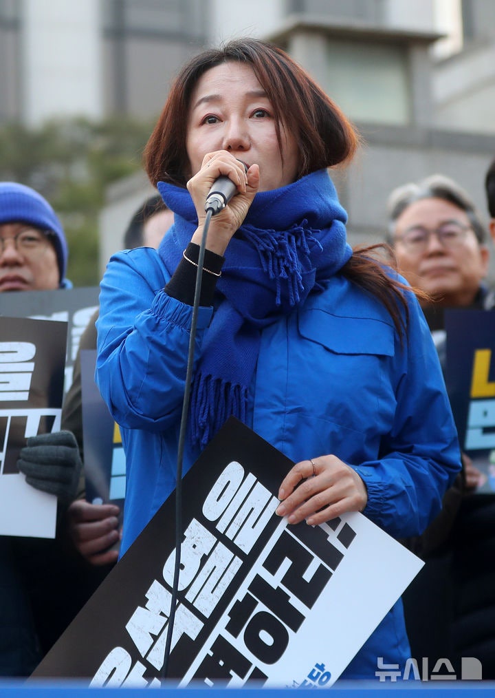 민주 <b>이재정</b>도 "헌재 앞 <b>폭행</b>당해"…野<b>의원</b>들 잇단 신변위협(종합)