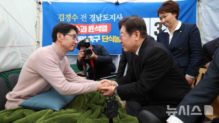 <b>김경수</b>, '<b>단식</b> 14일째' <b>병원 이송</b>…"다른 방법으로 계속 싸울 것"(종합)