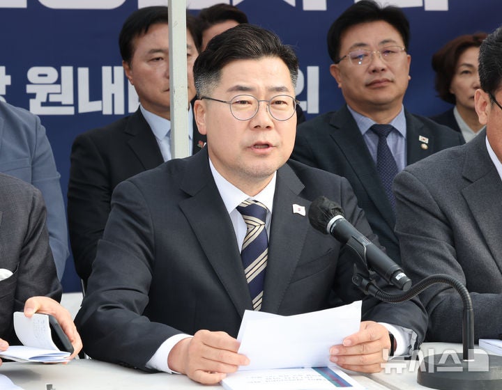 <b>박찬대</b> "한 총리, 4월1일까지 <b>마은혁</b> 임명해야…안하면 <b>중대결심</b>"