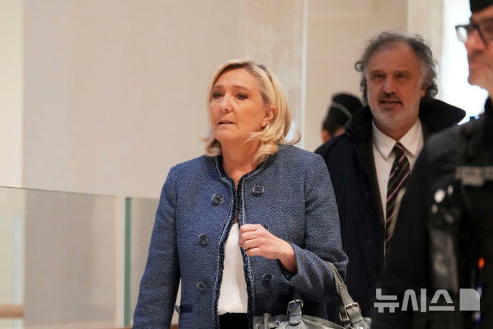 佛 극우지도자 <b>마린 르펜</b>, <b>횡령</b>사건 <b>유죄</b> 선고돼(종합)