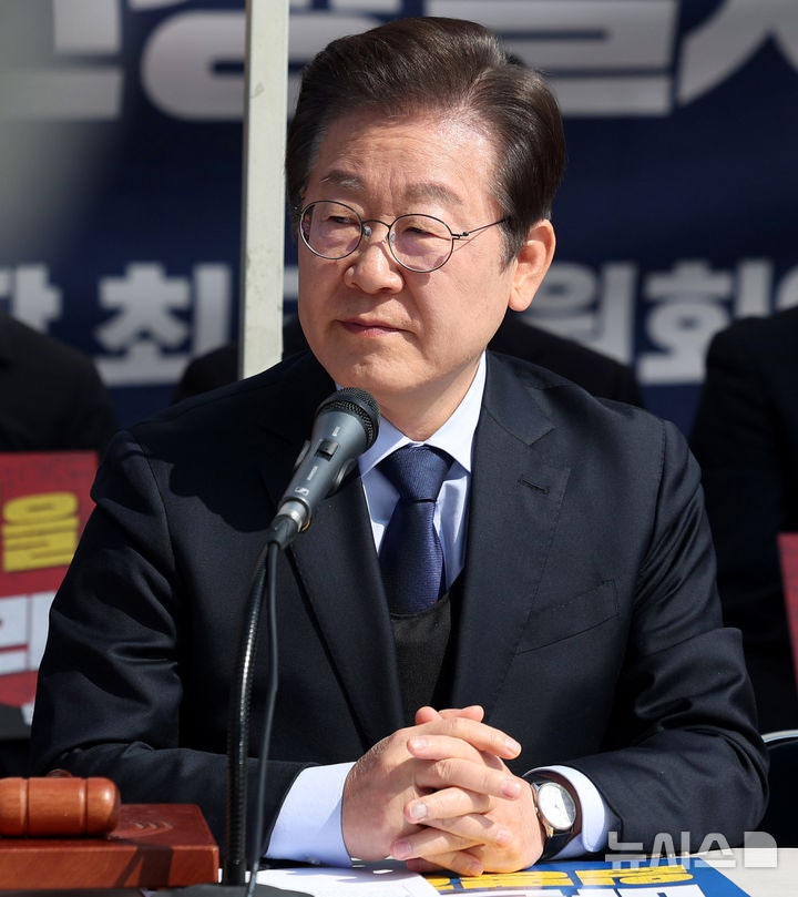 <b>이재명</b> "윤석열 복귀작전 진행 중…유혈 사태 어떻게 감당하나"