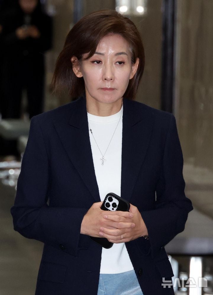 나경원 의원, <b>4선 중진의원 비상회의</b>