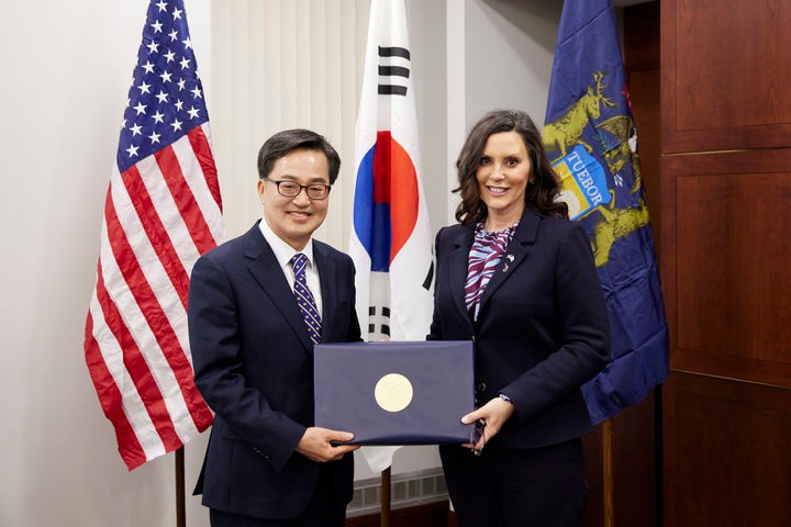 "트럼프 <b>관세</b>는 자해행위"…<b>김동연</b>-미시간주지사, 한미 첫 지역정부 공...