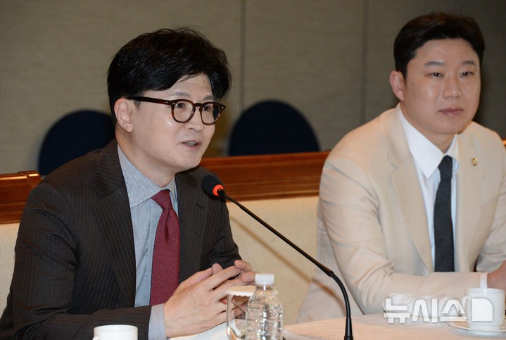 울산 간 <b>한동훈</b>…"트럼프 관세 쇼크, 돈 풀고 줄 때 아냐"