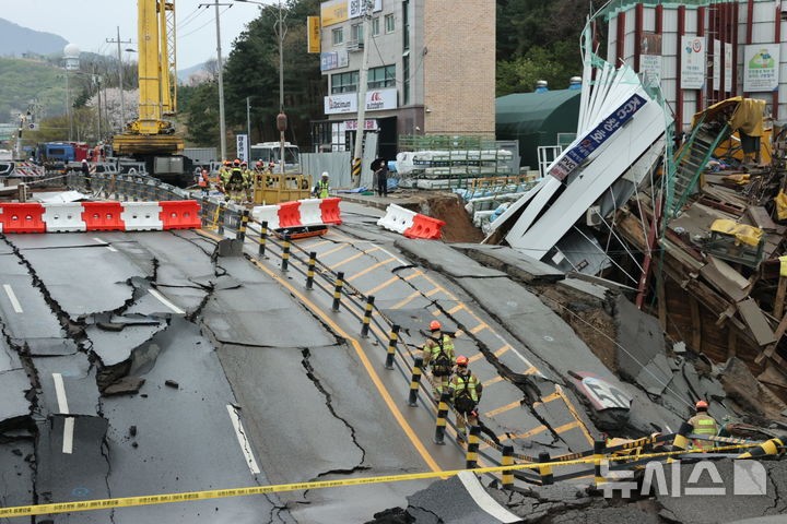 <b>광명 신안산선</b> 붕괴 <b>실종자 수색</b>