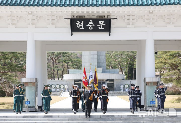 <b>현충문</b> 정례 <b>군</b>(軍) <b>의장행사</b>