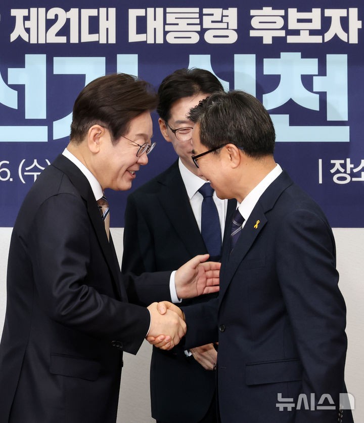 공명선거 약속한 <b>이재명</b>·<b>김경수</b>·<b>김동연 대선 경선</b> 후보