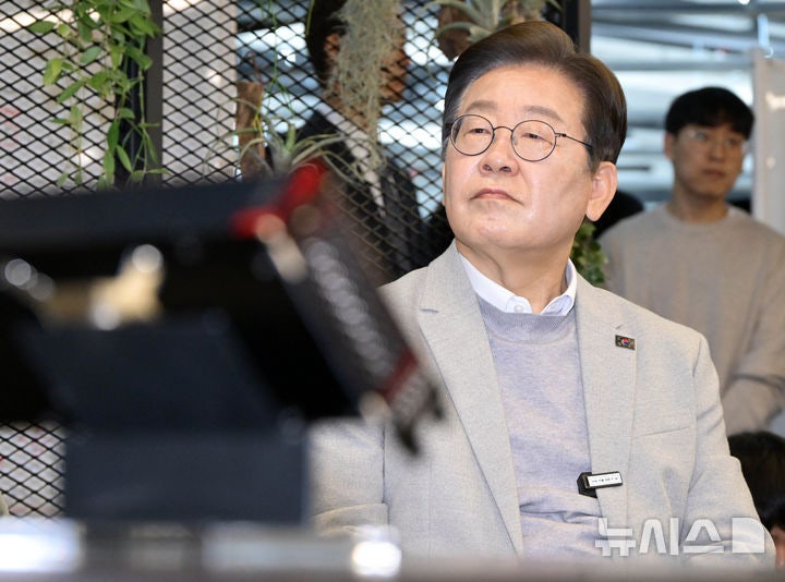 <b>이재명</b> "임기 내 <b>세종</b> 대통령<b>집무실 건립</b>…현행법 내서 신속 추진"(종합...