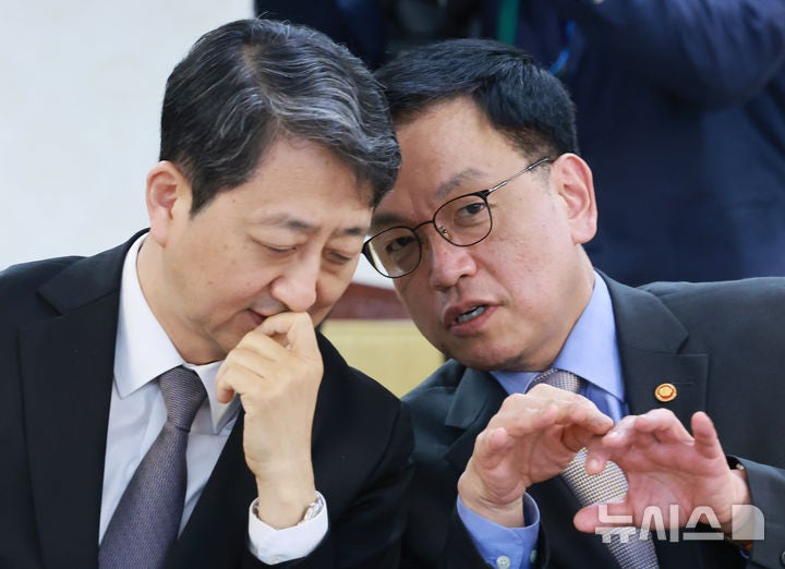 최 <b>부총리 미국</b>행에 한미 관세<b>협상</b> 막 올라…트럼프 등판 여부 촉각