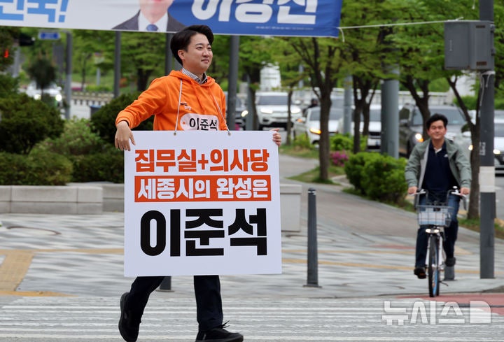 <b>이준석</b> "<b>여가부</b>·통일부 <b>폐지</b>…3부총리제 도입할 것"