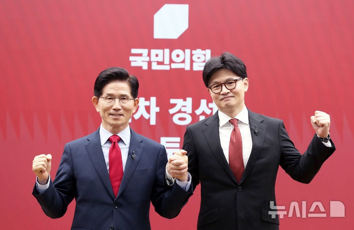 <b>김문수</b> "당원에게 尹<b>탄핵</b> 사과하라"…<b>한동훈</b> "국민에게 <b>계엄</b> 사과하자"...