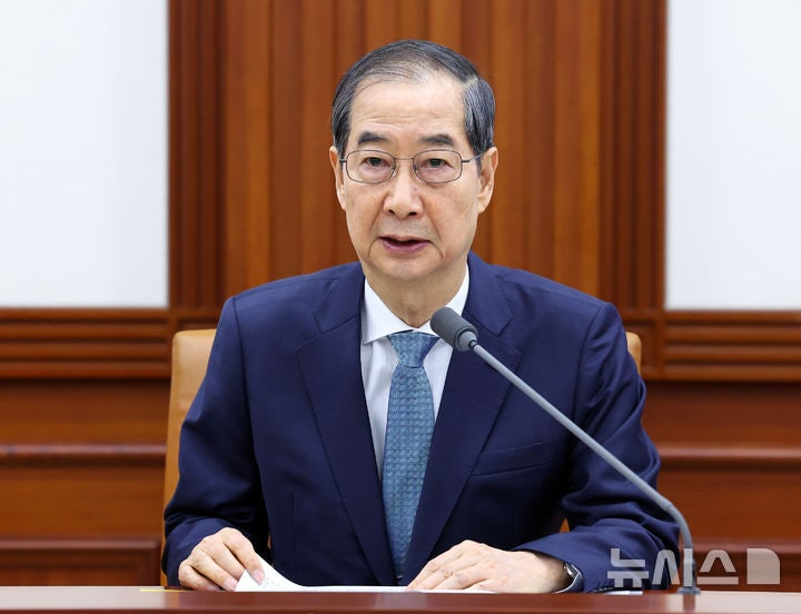 韓대행 "지하수 취수부터 보관까지…<b>먹는샘물</b> <b>인증제</b> 새로 도입"