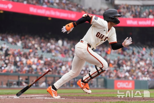 &apos;3출루 맹활약&apos; 이정후, MLB 2루타 공동 선두…팀은 6-5 역전승
