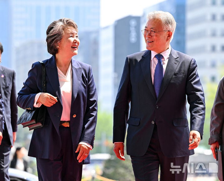 <b>문재인 전 대통령</b> "검찰의 <b>기소</b> 부당…정해진 방향대로 밀고 가는 느낌...