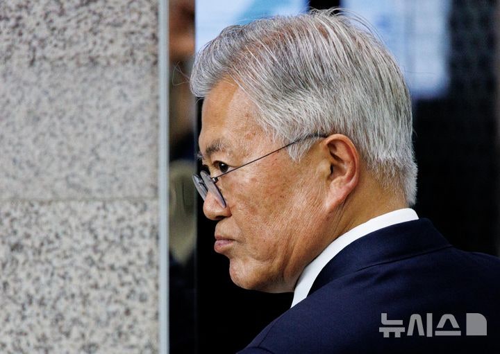 검찰 "文-조현옥 <b>전</b> 수석 함께 재판하자"…法, 내달까지 고심