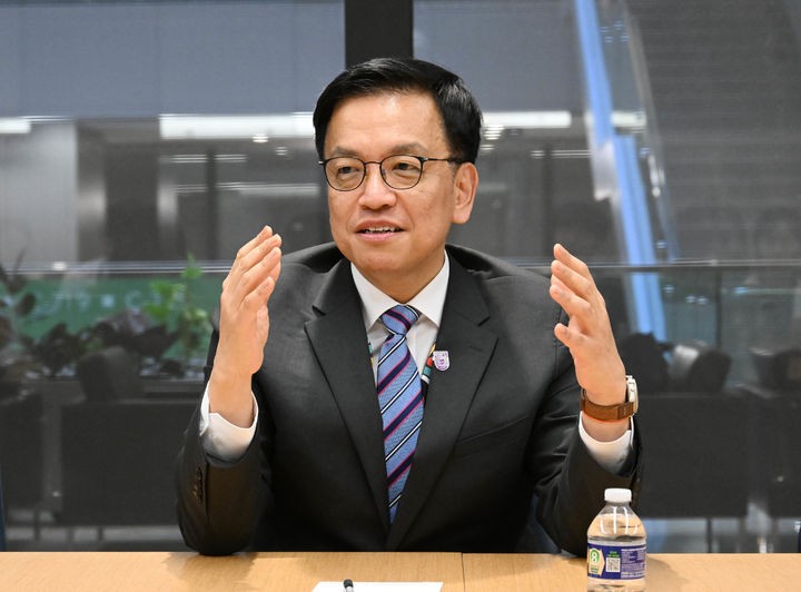 <b>최상목</b>, 한 총리 출마설에 "언질 없었다…정치 불확실성 낮아지길"