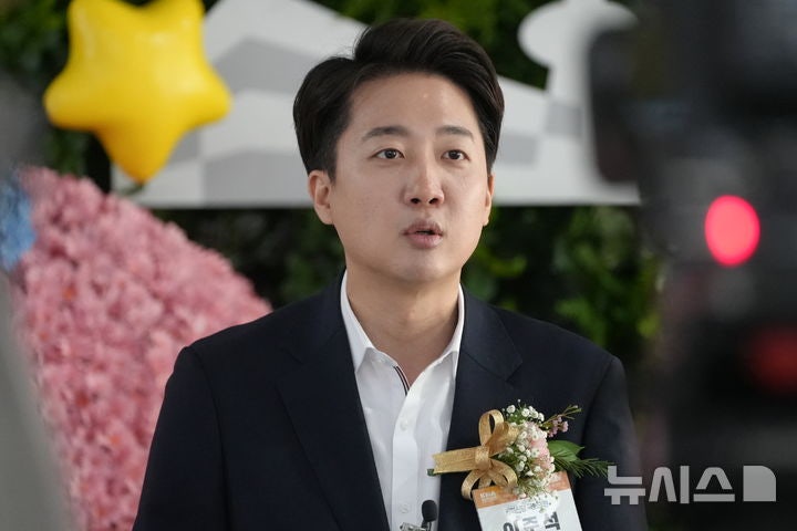 <b>이준석</b>, '반명 <b>빅텐트</b>'에 "선거 한 달 앞둔 움직임엔 진정성 없어"