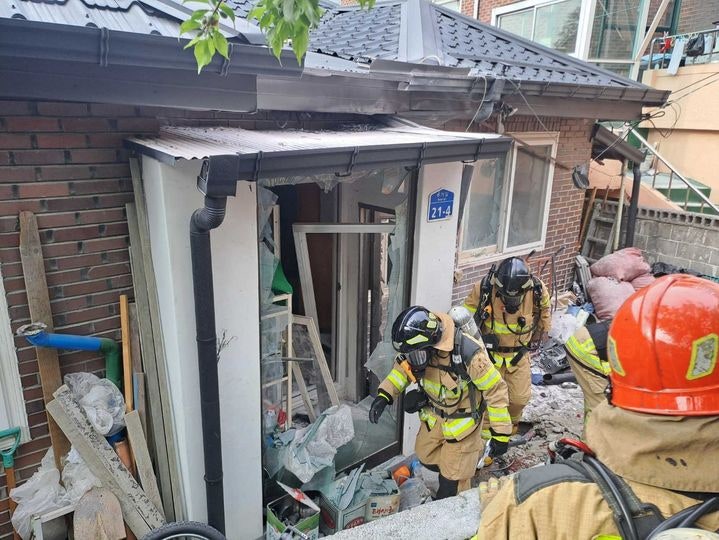 <b>강릉</b> 한 주택서 <b>포탄 폭발</b>···3명 중·경상