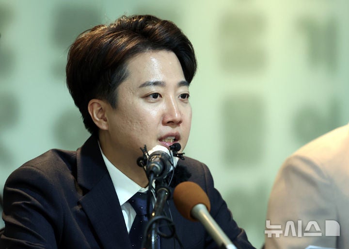 <b>이준석</b> "고졸 이하 <b>청년</b>에게 <b>5000만원</b>까지 출발자금 <b>대출</b>"